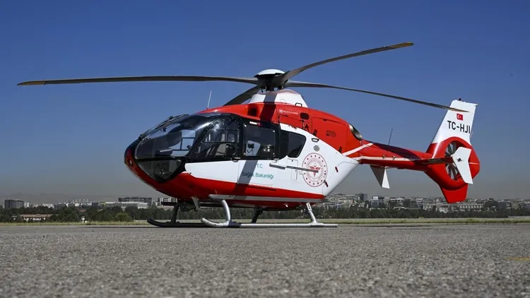 Air Ambulance Helicopter Services – Advanced medical helicopter equipped for emergency patient transport with experienced flight medics and critical care specialists providing rapid air ambulance transfers.