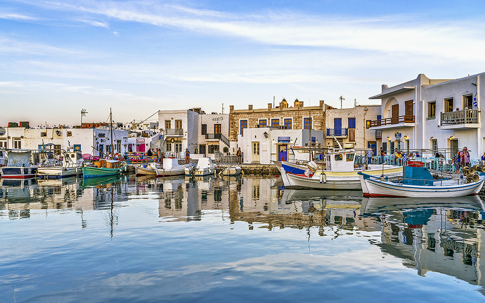 Bodrum to Paros private luxury speed boat transfer across the Aegean Sea. Fast, safe, comfortable, and VIP sea transportation from Bodrum, Turkey to Paros, Greece.